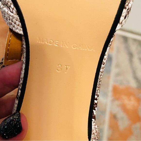 🐍NWOB! Snake/Python Print Brown/Tan/Cream T-Strap Heels! - Picture 5 of 14